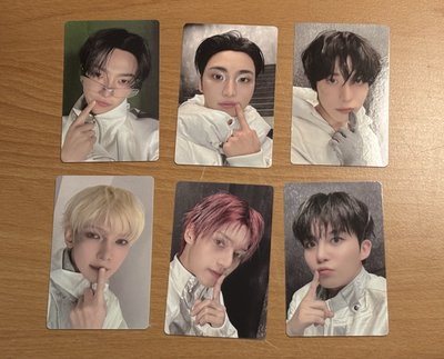 ateez手燈卡（弘中 星化卡有廠損刮痕）