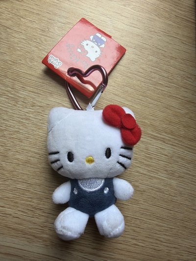 Hello Kitty愛心鎖扣吊飾娃