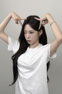 photoism 𝗧-𝗦𝗵𝗶𝗿𝘁 𝘄𝗶𝘁𝗵 𝗺𝗲! 人生四格卡 / 拍貼 