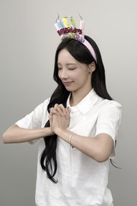 photoism 𝗧-𝗦𝗵𝗶𝗿𝘁 𝘄𝗶𝘁𝗵 𝗺𝗲! 人生四格卡 / 拍貼 