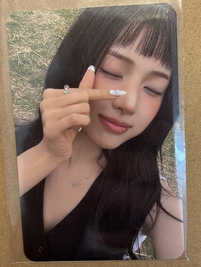比心Jiwoo 衣服小卡