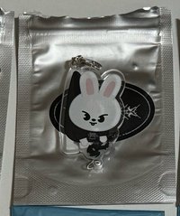 旻黑衣吊飾