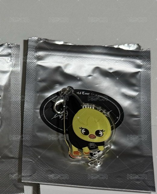 菲黑衣吊飾