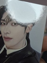 很淺的划痕（不仔細看不會注意到）
