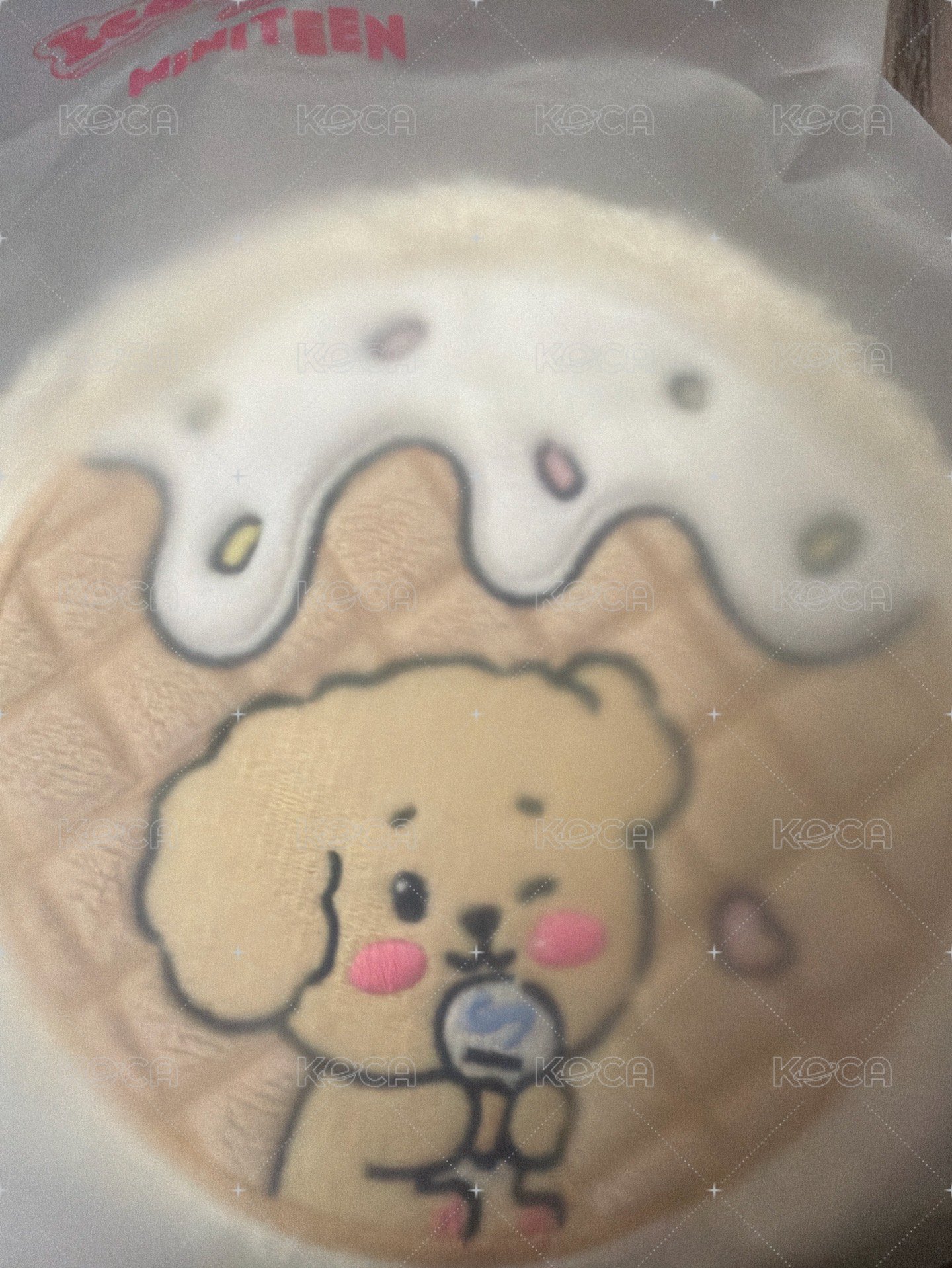 拿著像克拉棒的冰淇淋的Doa