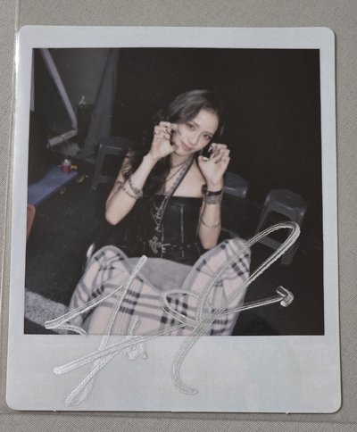 Jisoo 親簽拍立得