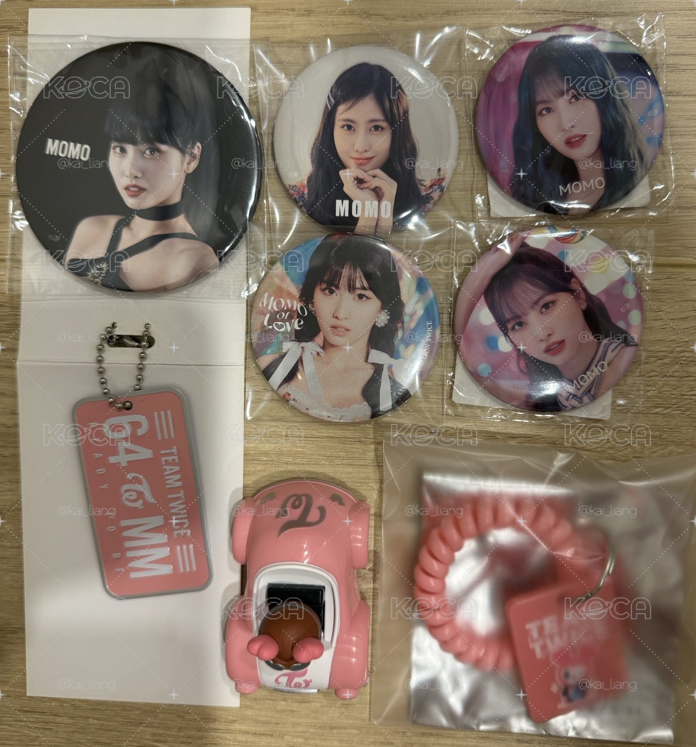 Twice Momo 車牌鑰匙圈 +迴力車+電話繩鑰匙圈+5個胸章