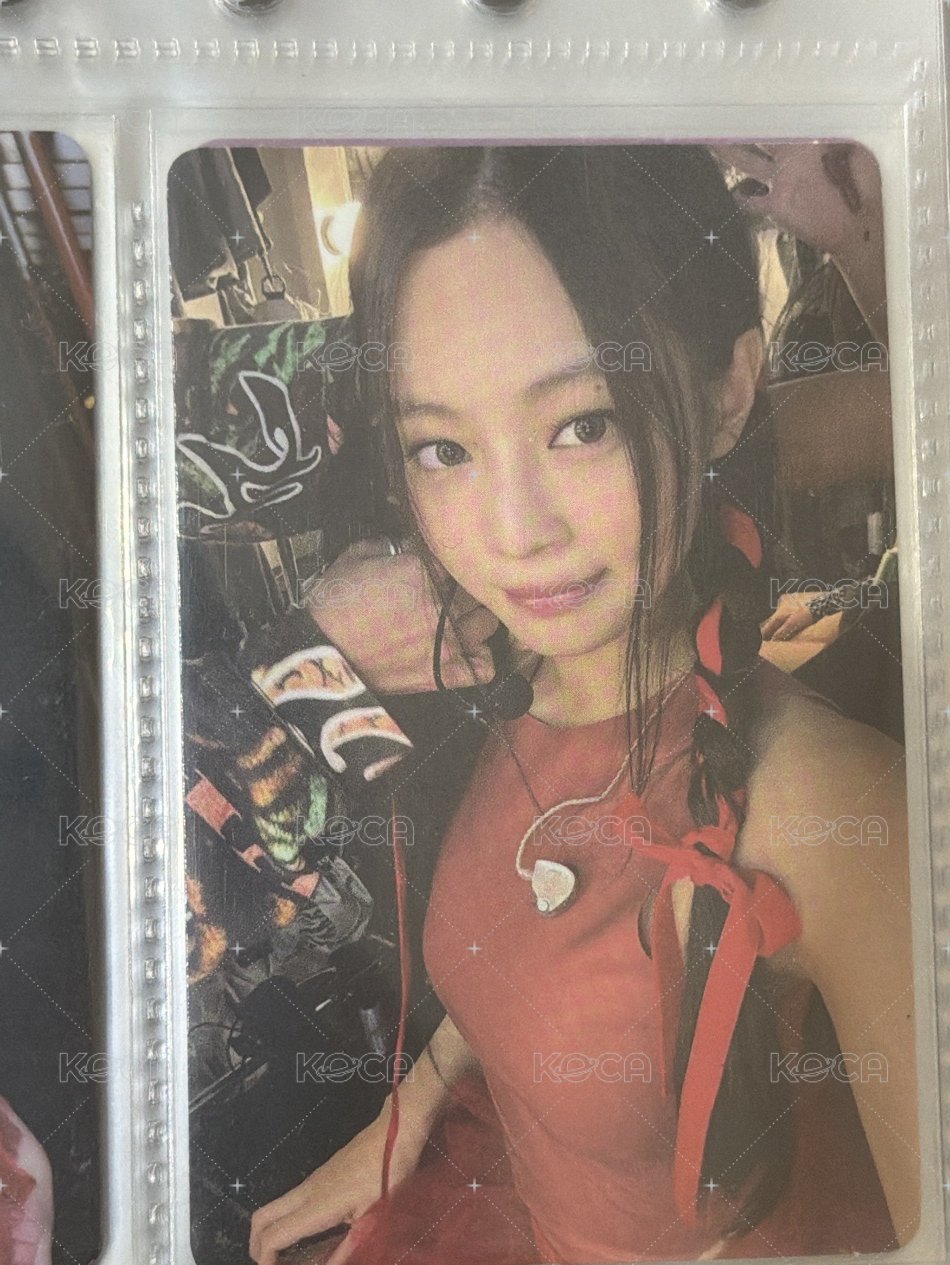 黑膠紅衣妮