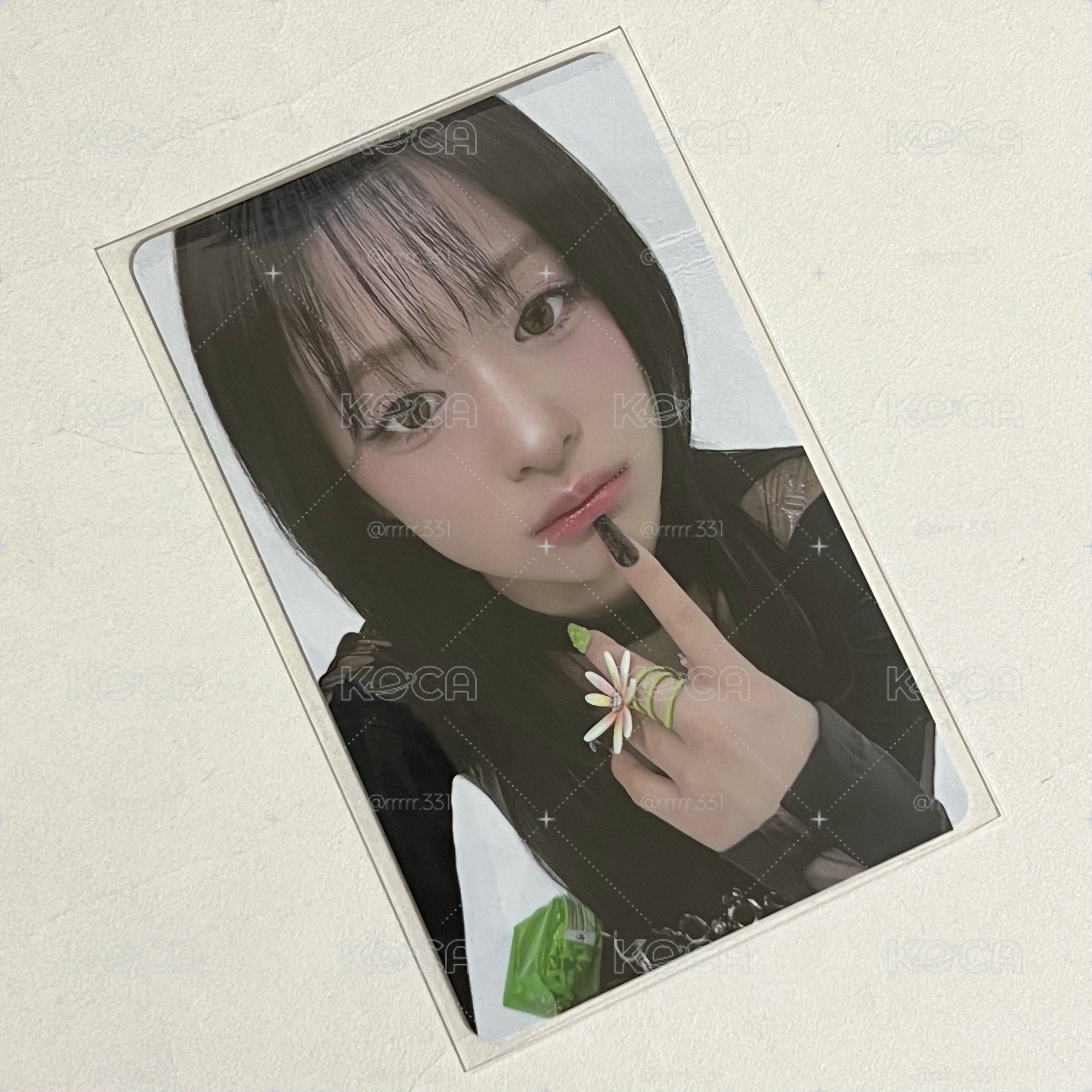 雅賢咬手指