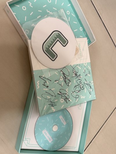 TWICE 迷你二輯 全員親簽