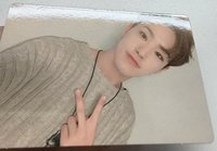正三  白背毛衣比✌🏻榮（廠損如圖）