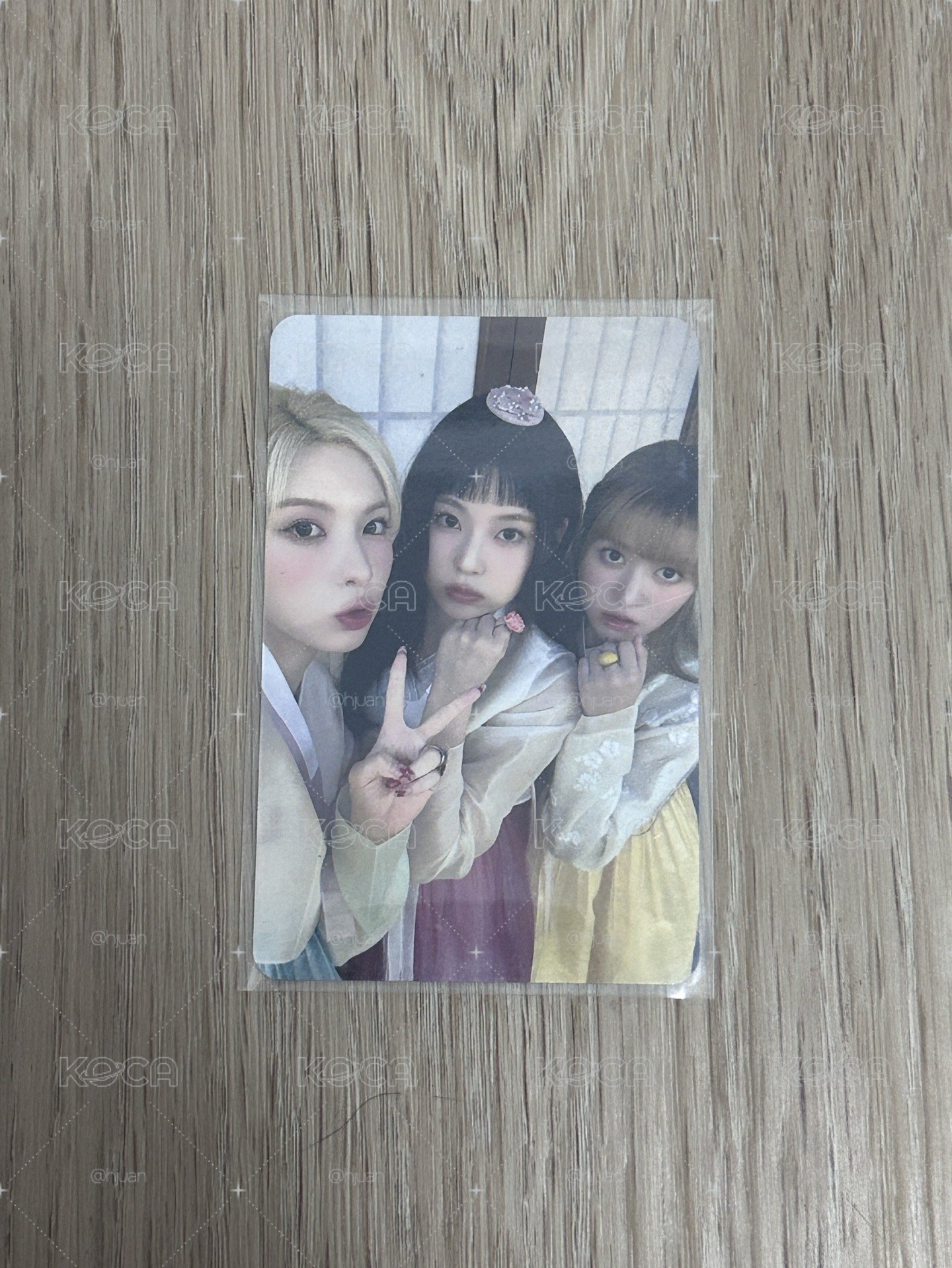 STICK OUT 韓服 莉裴圭三人