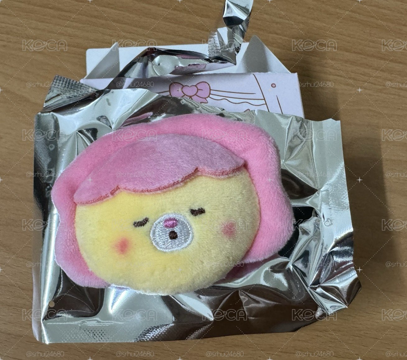 idle minini 已拆徽章_閉眼娟