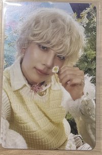this man 拿花