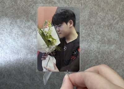 T1 捧花卡