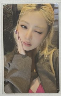 捧臉允