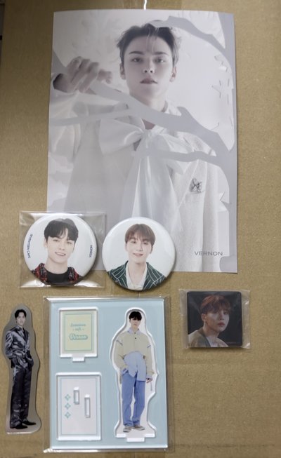 （現貨整圖出 可當日寄出）seventeen Vernon 勝寛 金屬貼紙很適合放手機背面🩷 日本 cafe 立牌徽章