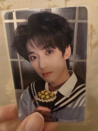 嚴浩翔 26年台曆拿花卡
