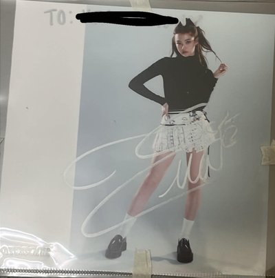 Ella to簽兩張
