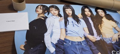 NJ x CK滿額禮（廠損海報+全新未拆明信片貼紙組）