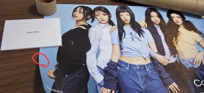NJ x CK滿額禮（廠損海報+全新未拆明信片貼紙組）