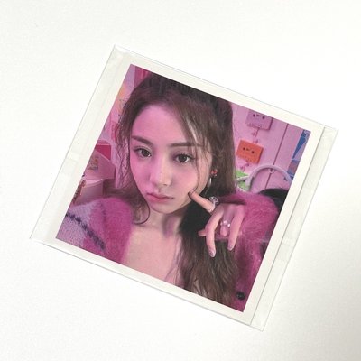 LE SSERAFIM 許允真 環球限定盤 方卡 專卡