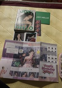 配置有2張拍立得