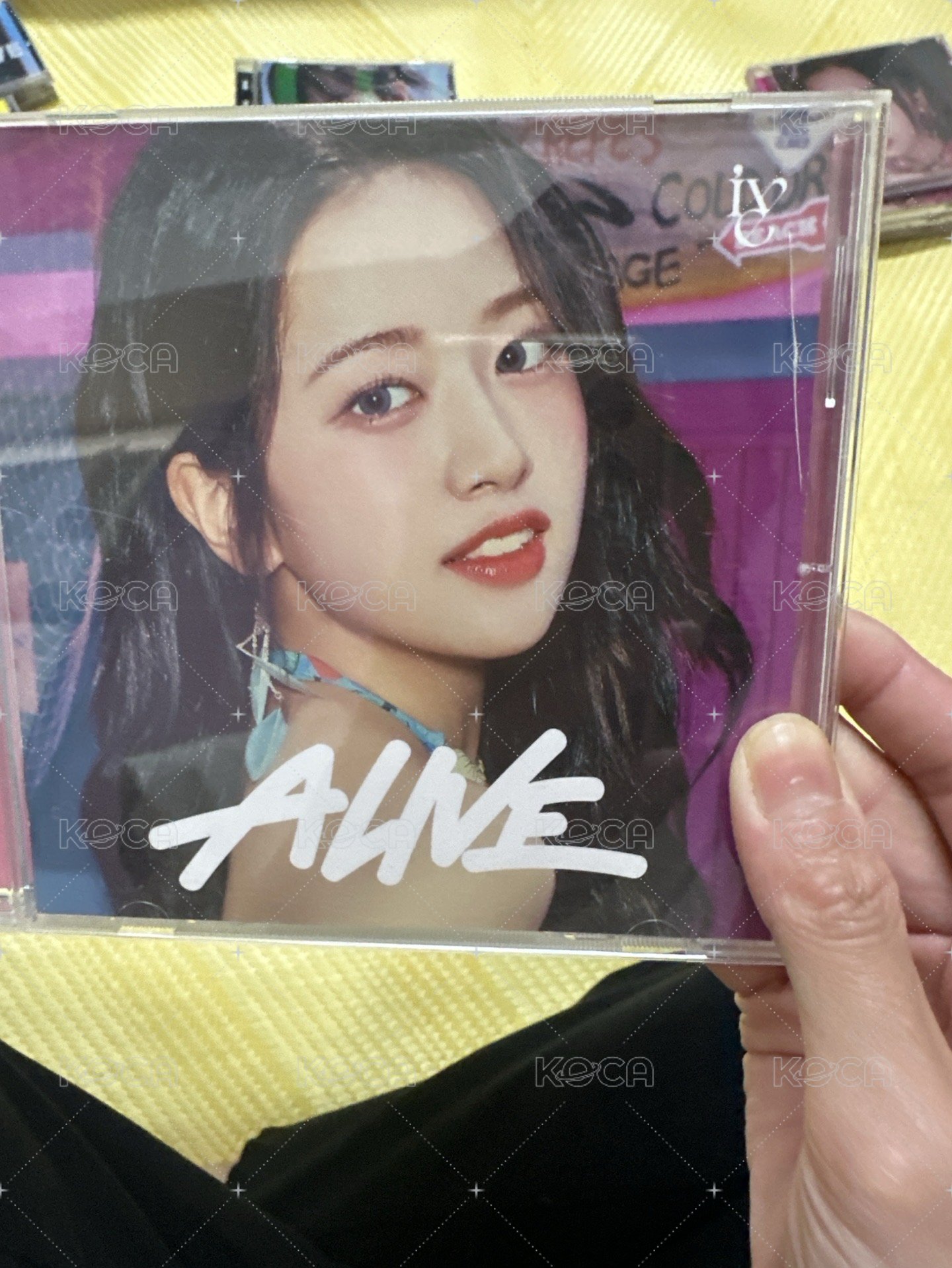 alive右邊有裂痕安