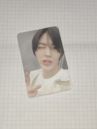 右臉wink比耶悠