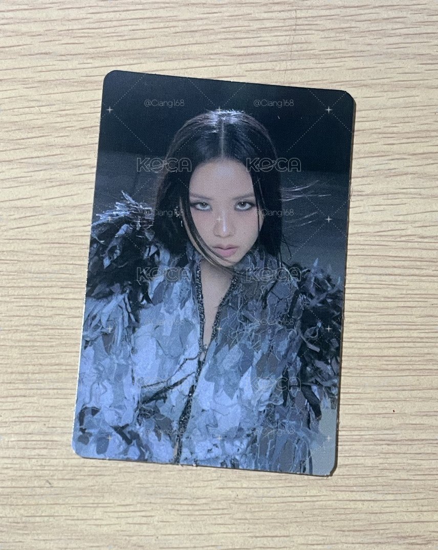 Jisoo護照卡