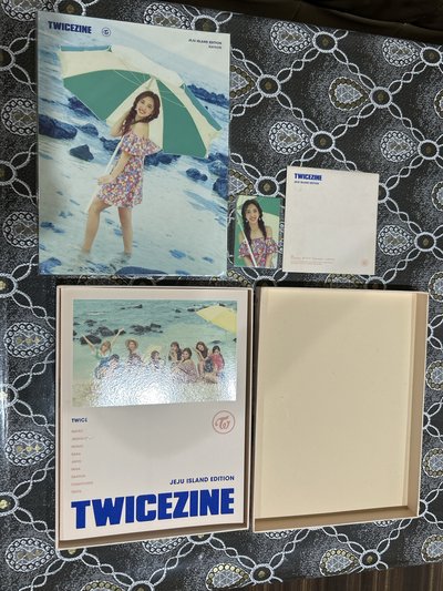 TWICEZINE JEJU ISLAND EDITION !           濟州島寫真集