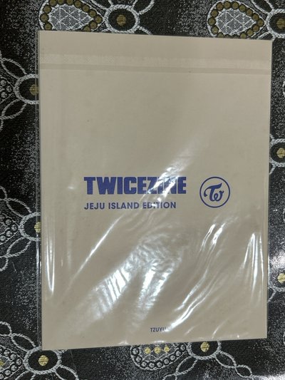 TWICEZINE JEJU ISLAND EDITION !           濟州島寫真集