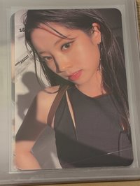 歪頭黑髮卡