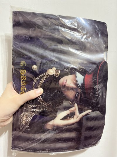 G-DRAGON ONE OF A KIND 「台版」 震古鑠金+天下大銅版 未拆 含資料夾 年代物 