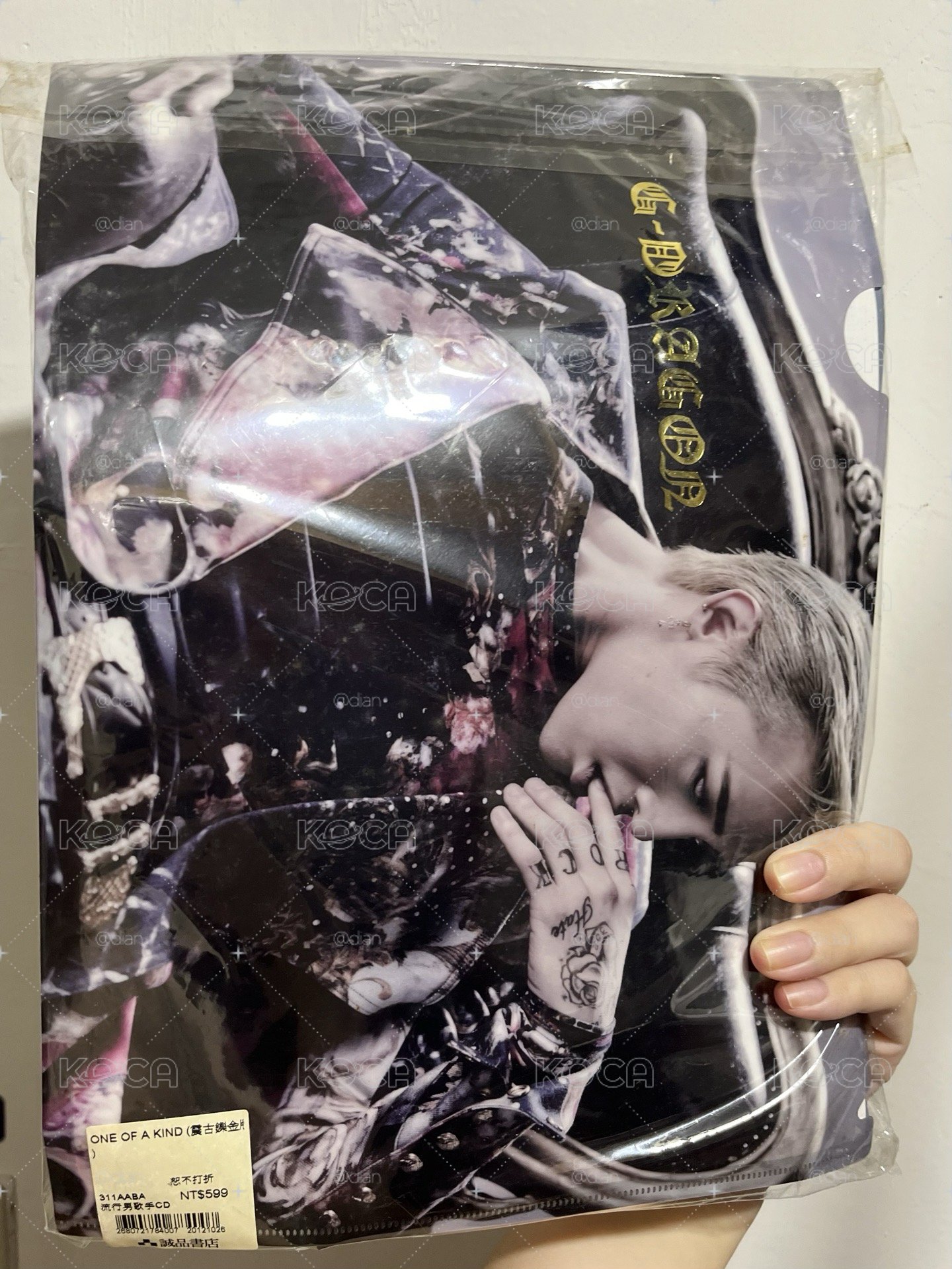 G-DRAGON ONE OF A KIND 「台版」 震古鑠金+天下大銅版 未拆 含資料夾 年代物 