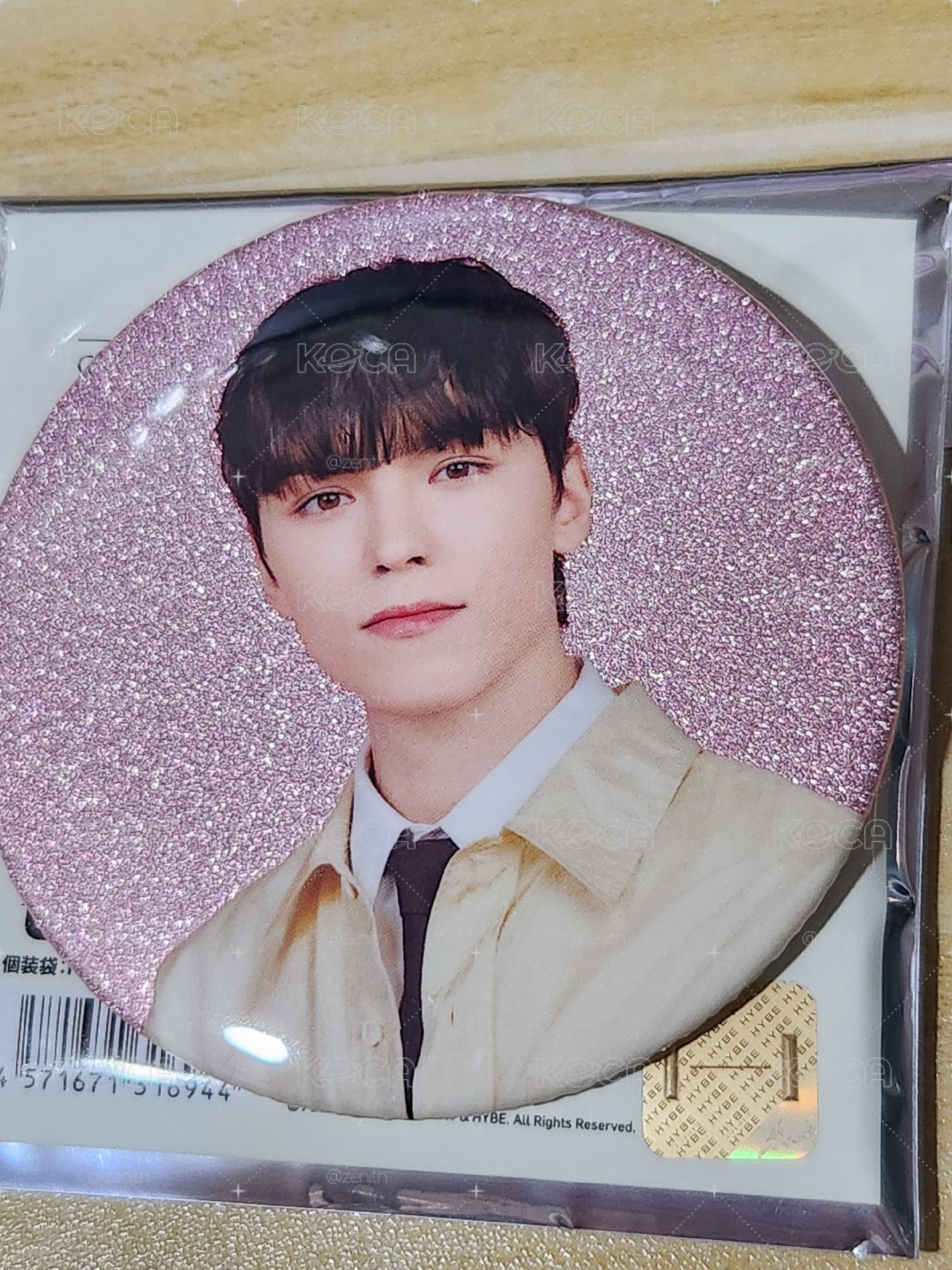 Vernon fm  HOLIDAY 徽章 