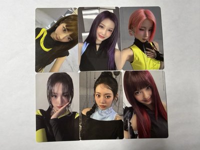 춤 (CHOOM) 卡冊卡 