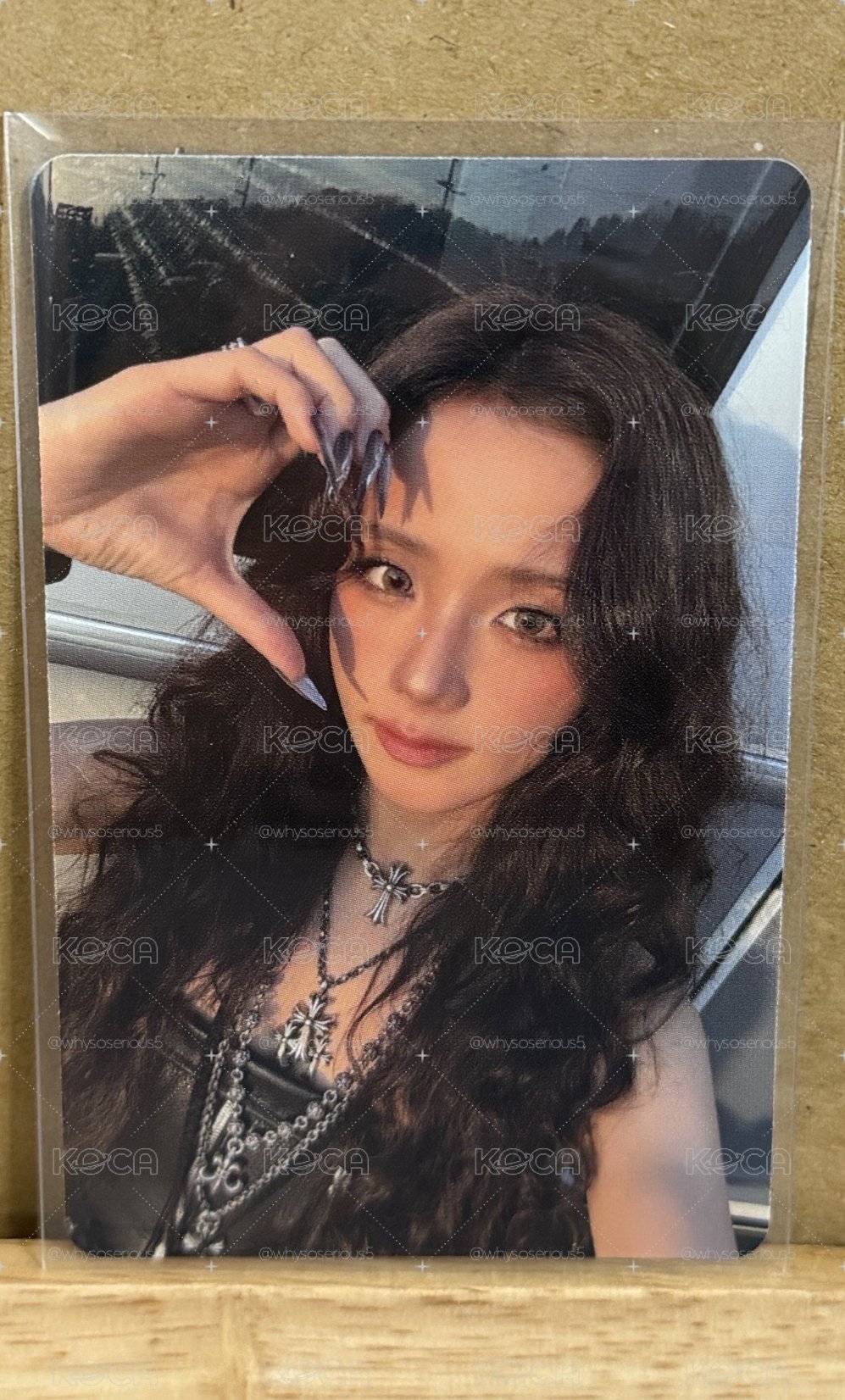Jisoo AMORTAGE 自拍愛心手