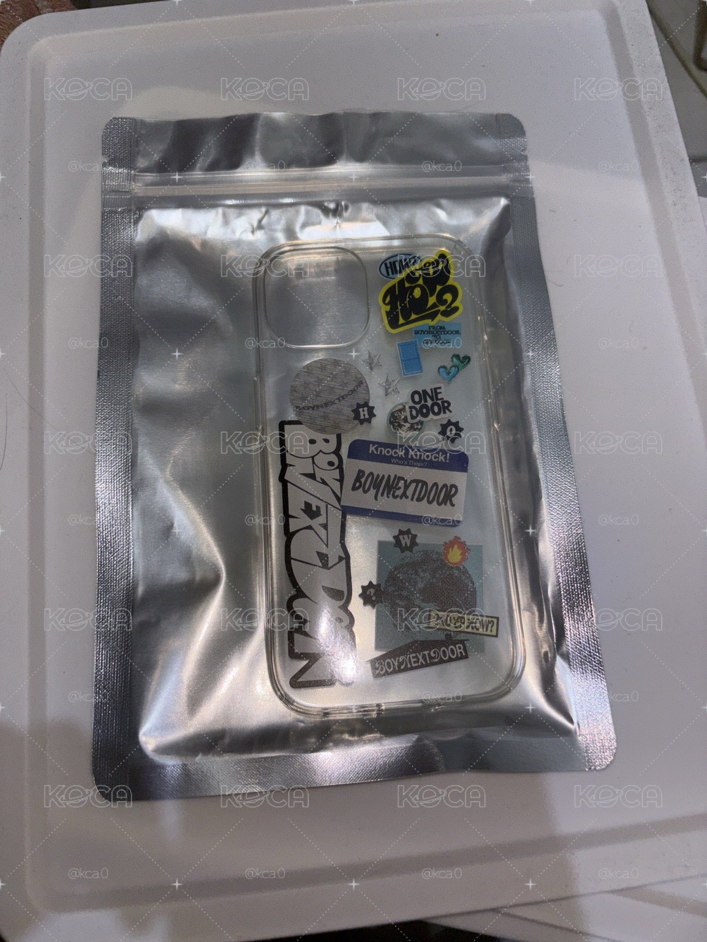 HOW? 手機殼、四張卡跟手燈裝飾