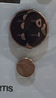 黑色