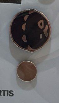 黑色