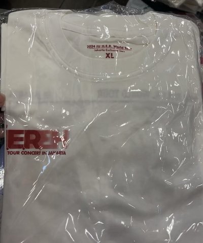 大學T+棒球帽吊飾