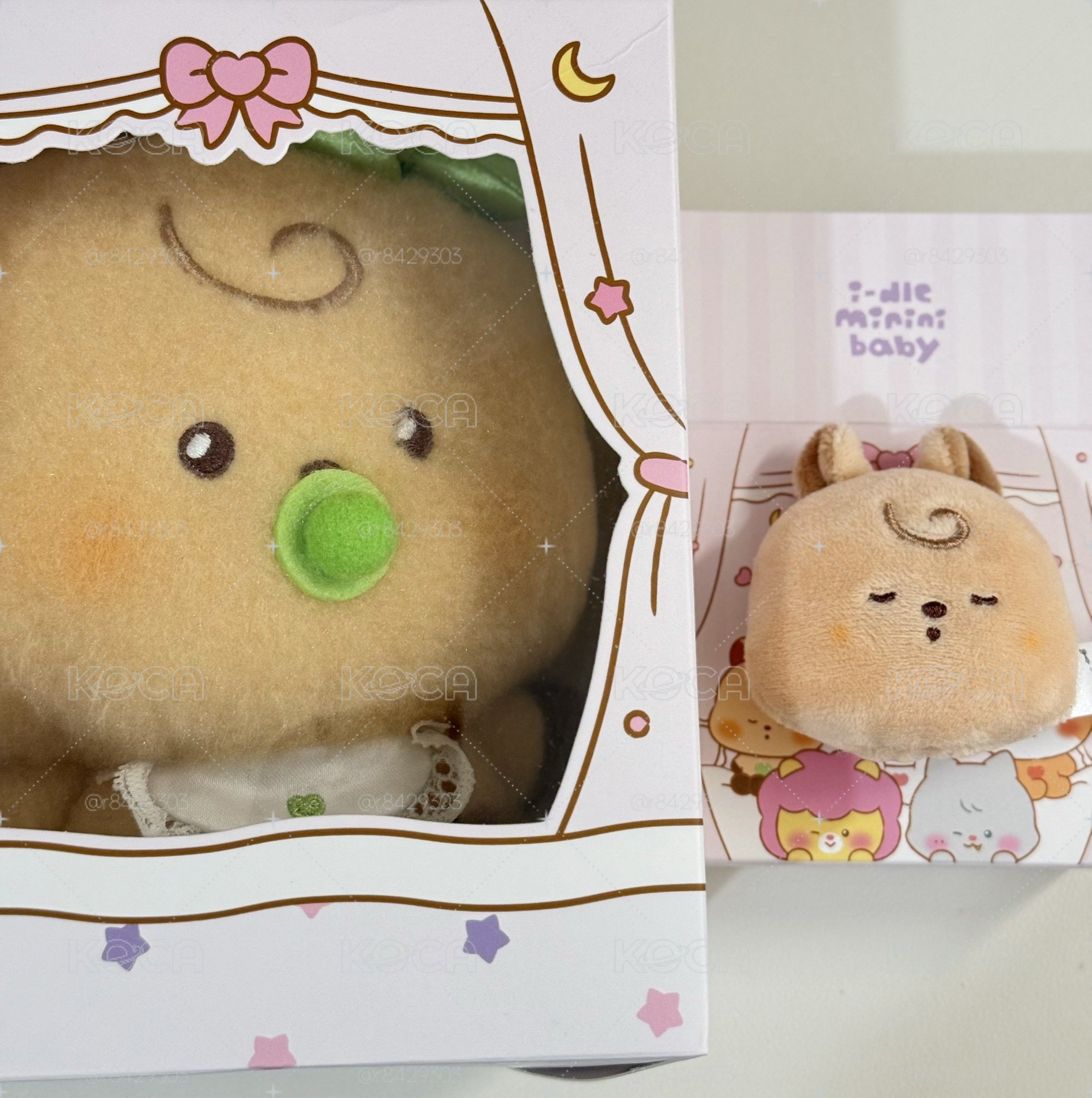 minini baby 坐姿 娃娃玩偶 ➕minini baby 徽章 閉眼款