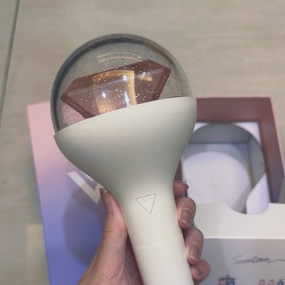 SEVENTEEN ㄧ代克拉棒 手燈