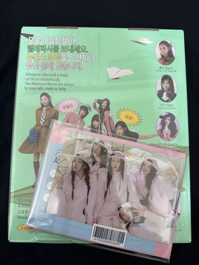 全新未拆 NewJeans 2025 年曆Season's Greetings 