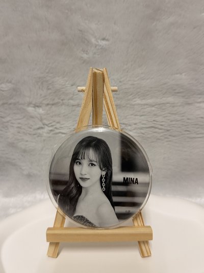 TWICE 週邊小物專區 · 小卡 徽章 吊飾