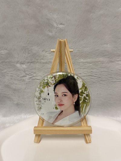 TWICE 週邊小物專區 · 小卡 徽章 吊飾