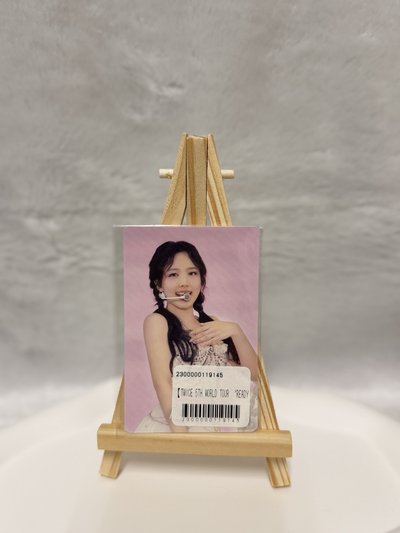 TWICE 週邊小物專區 · 小卡 徽章 吊飾