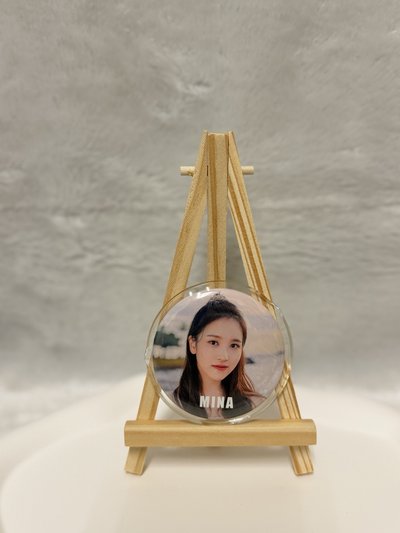 TWICE 週邊小物專區 · 小卡 徽章 吊飾