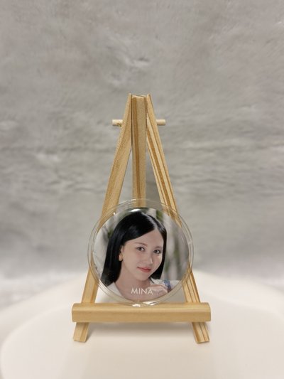 TWICE 週邊小物專區 · 小卡 徽章 吊飾